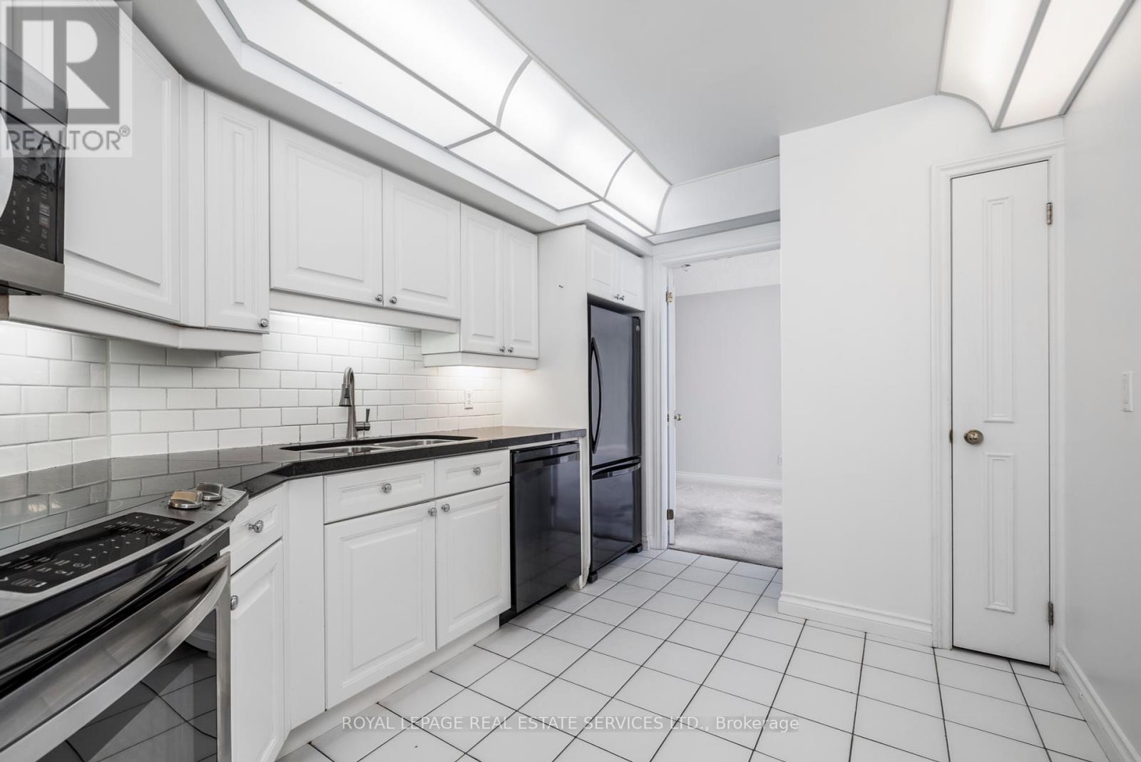 1605 - 1 Palace Pier Court, Toronto, Ontario  M8V 3W9 - Photo 5 - W11895734