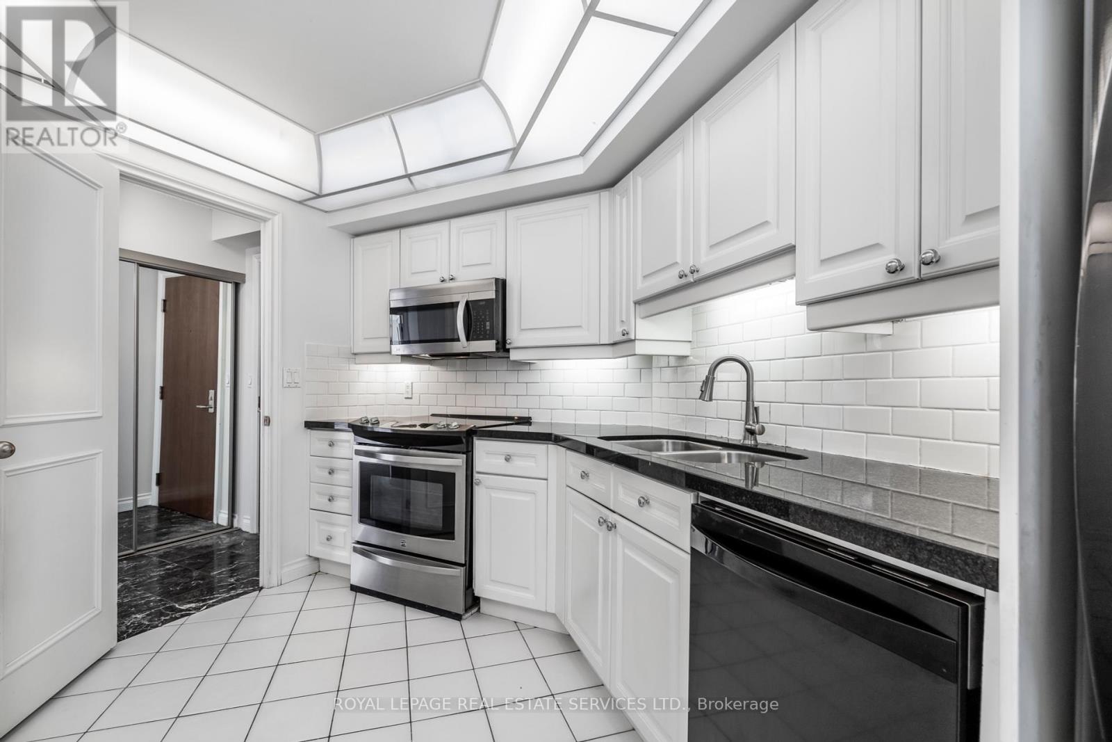 1605 - 1 Palace Pier Court, Toronto, Ontario  M8V 3W9 - Photo 6 - W11895734