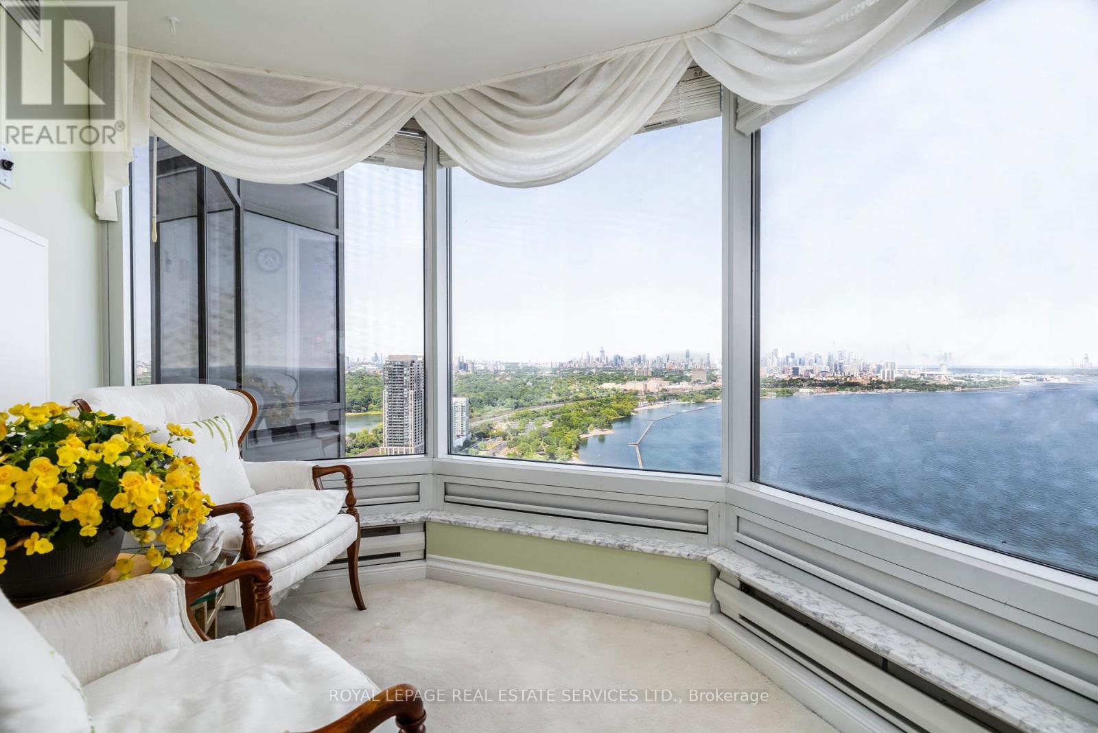 4302 - 1 Palace Pier Court, Toronto, Ontario  M8V 3W9 - Photo 4 - W12269305