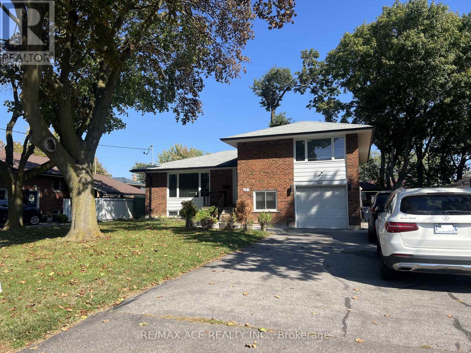1771 Pharmacy Avenue, Toronto, Ontario  M1T 1H4 - Photo 2 - E12444465