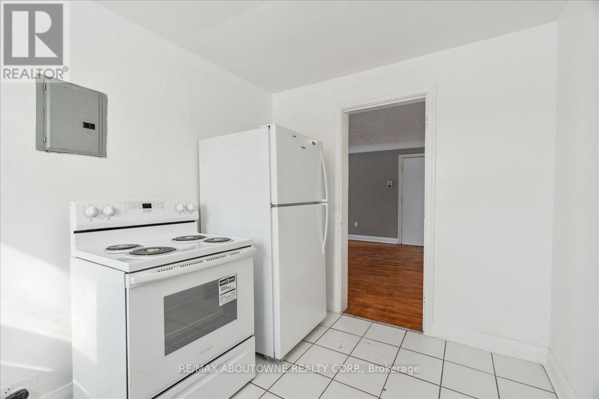 2 - 145 North Service Road E, Oakville, Ontario  L6H 1A3 - Photo 16 - W12445301