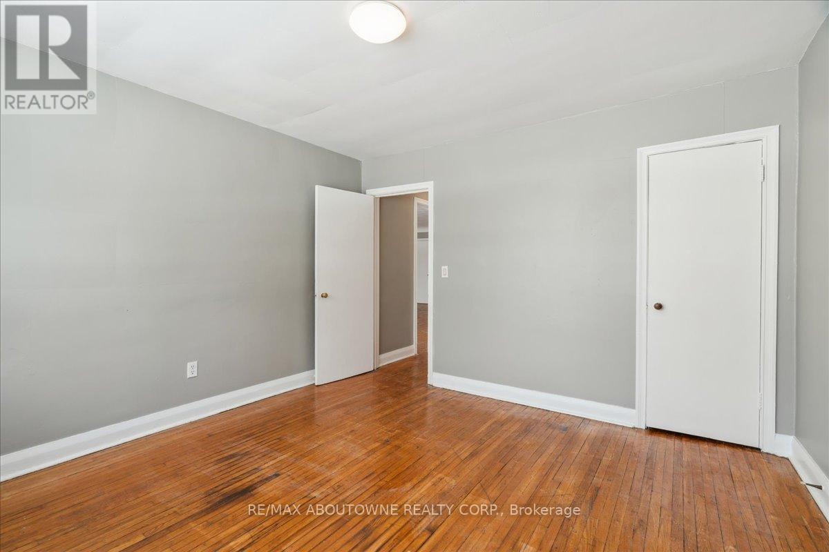 2 - 145 North Service Road E, Oakville, Ontario  L6H 1A3 - Photo 21 - W12445301