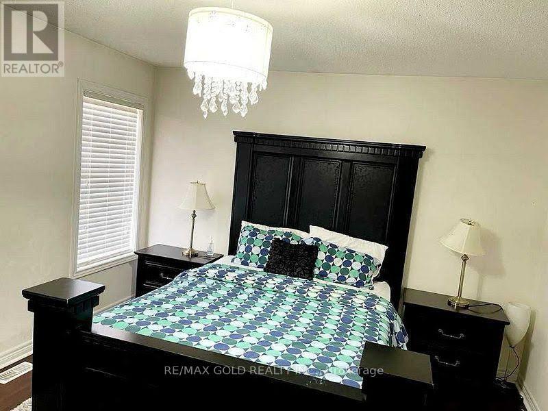 442 Sunny Meadow Boulevard, Brampton, Ontario  L6R 0N8 - Photo 11 - W12445767