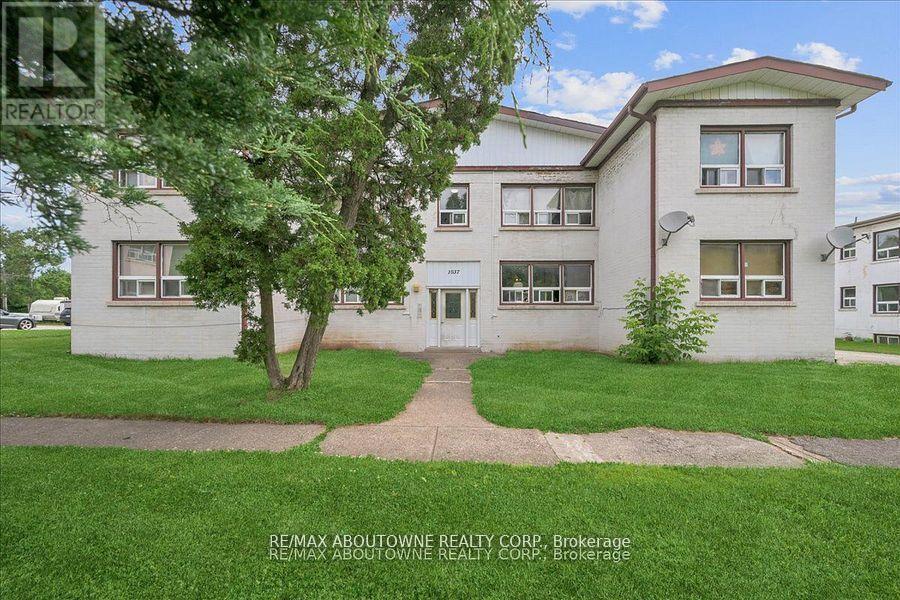 2 - 145 NORTH SERVICE ROAD E, Oakville, Ontario