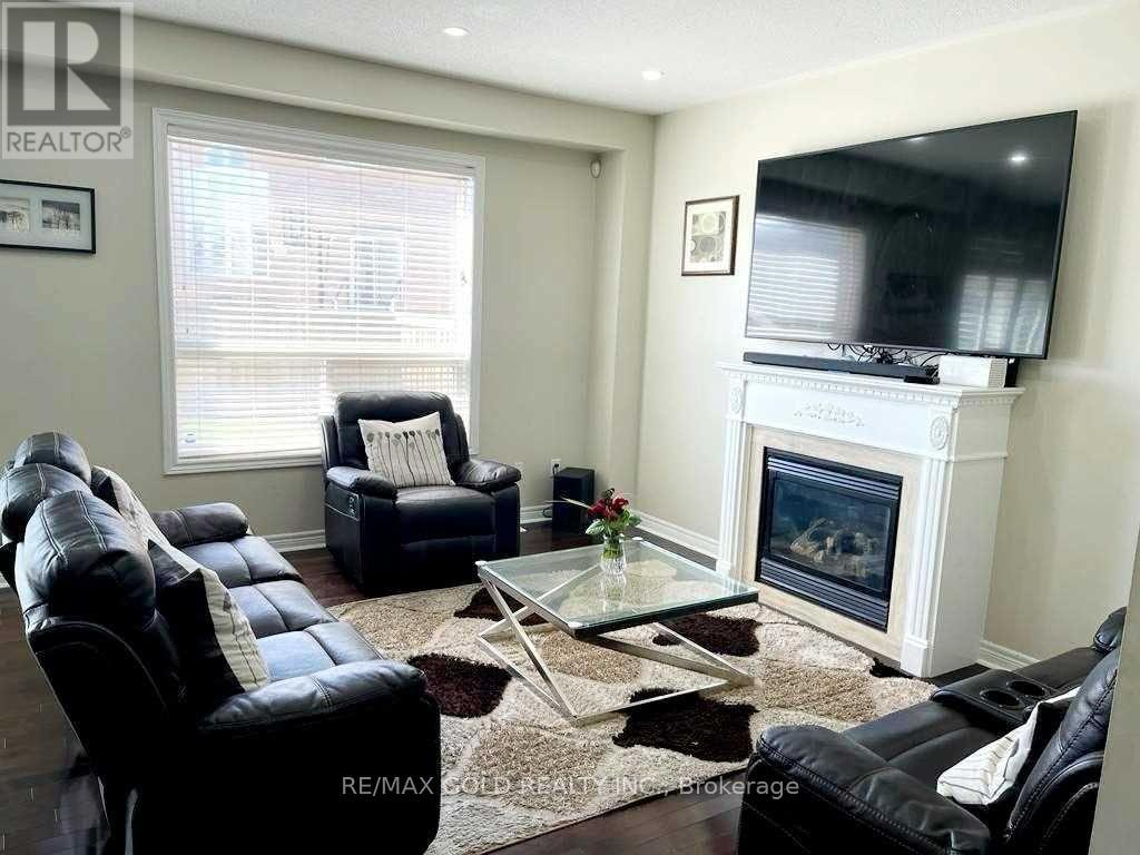 442 Sunny Meadow Boulevard, Brampton, Ontario  L6R 0N8 - Photo 4 - W12445767