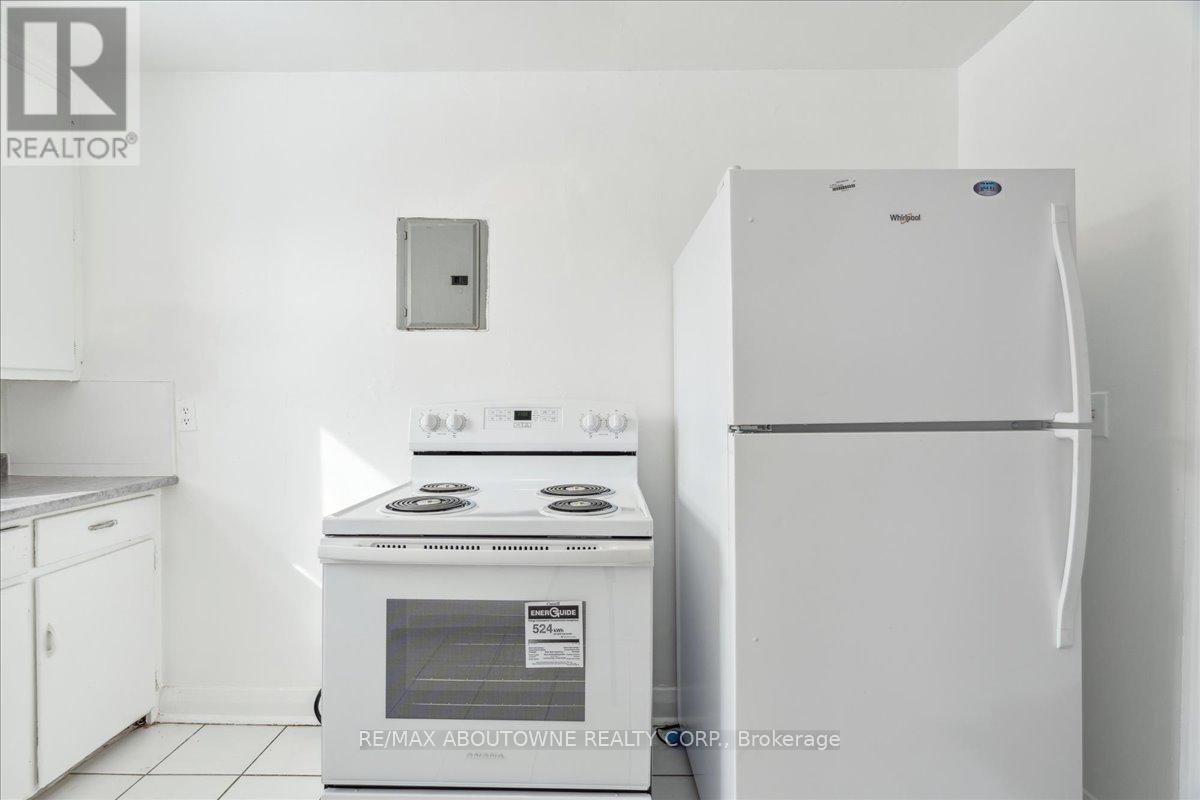 2 - 145 North Service Road E, Oakville, Ontario  L6H 1A3 - Photo 14 - W12445301