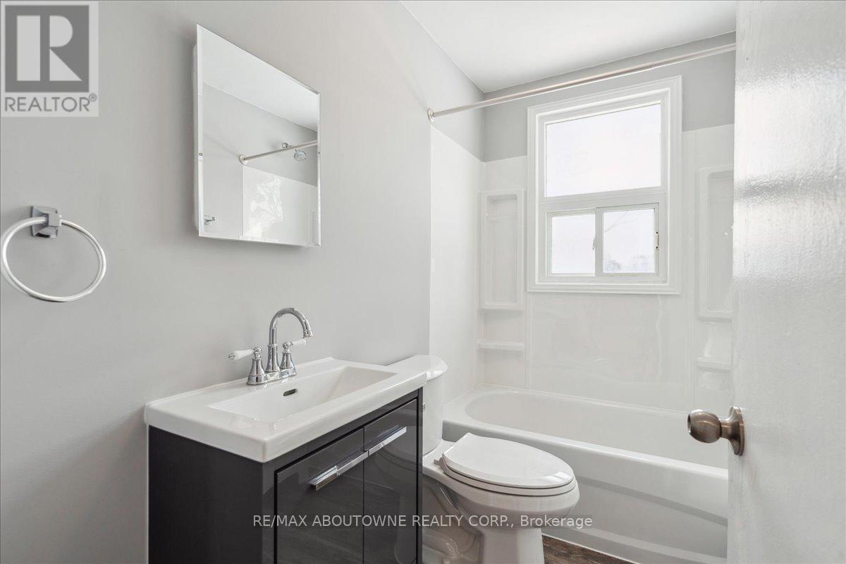 2 - 145 North Service Road E, Oakville, Ontario  L6H 1A3 - Photo 30 - W12445301