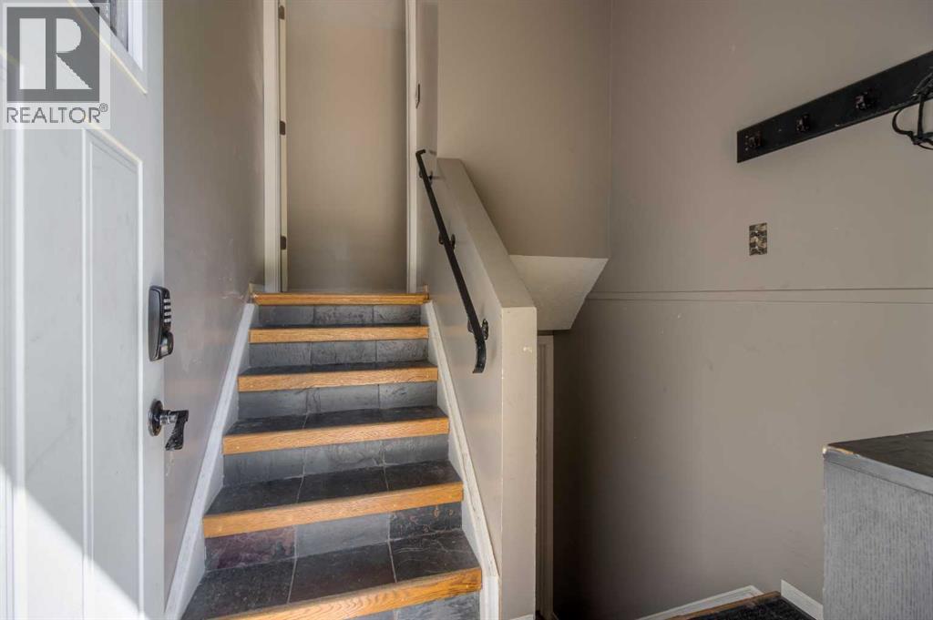 78 Purdue Court W, Lethbridge, Alberta  T1K 4R8 - Photo 2 - A2244948