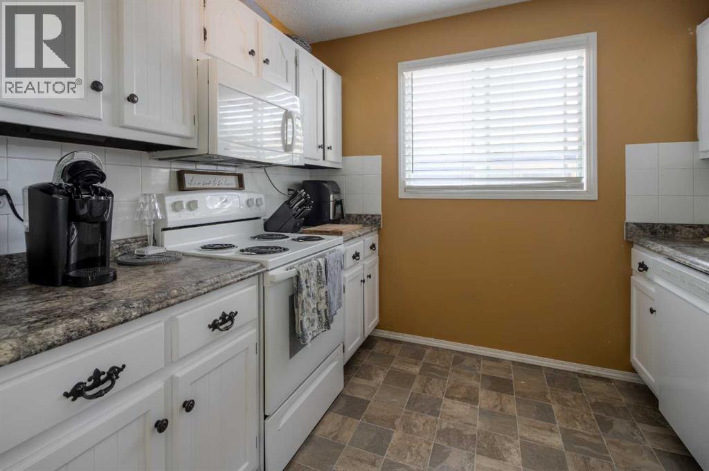 78 Purdue Court W, Lethbridge, Alberta  T1K 4R8 - Photo 6 - A2244948