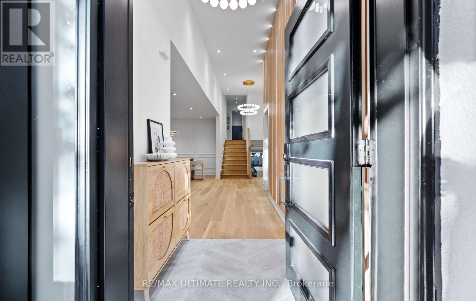 2495 Waterford Street, Oakville (Wo West), Ontario  L6L 5E5 - Photo 3 - W12445797
