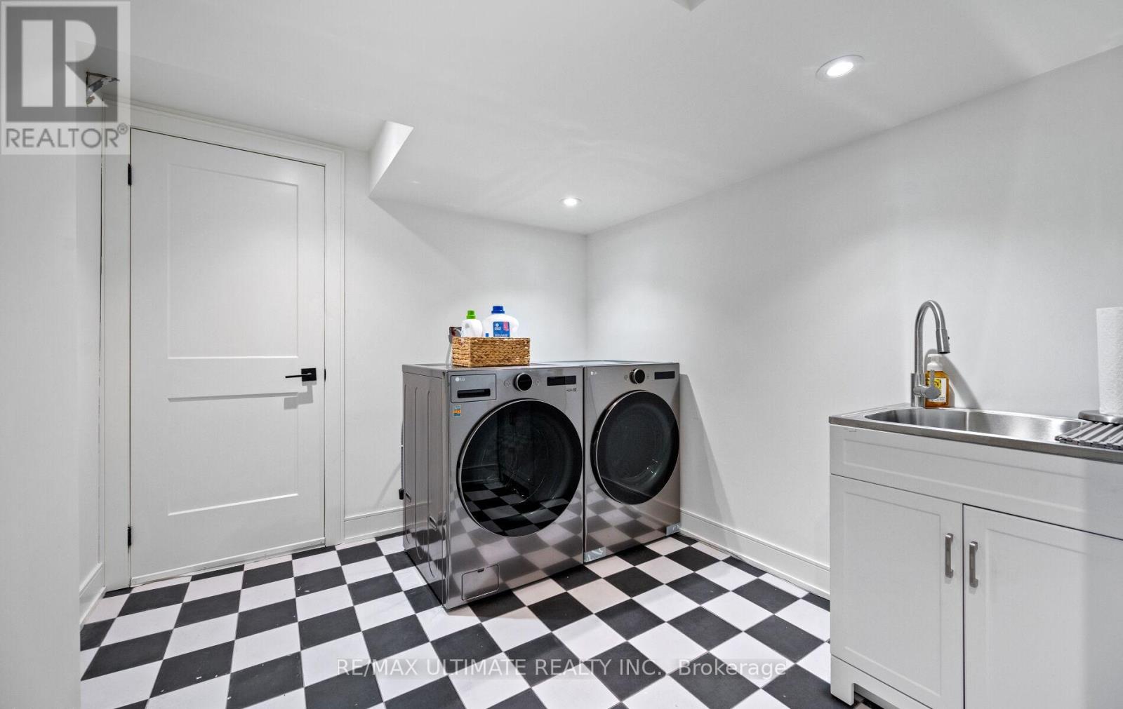 2495 Waterford Street, Oakville (Wo West), Ontario  L6L 5E5 - Photo 36 - W12445797