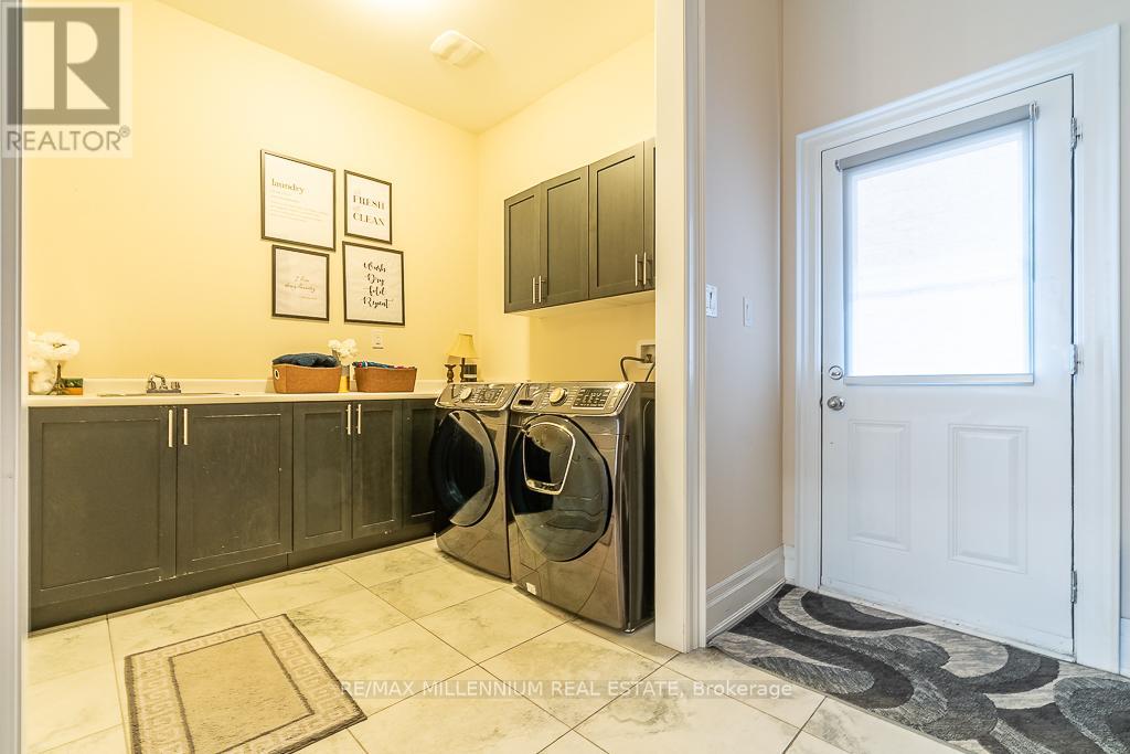 52 Gordon Randle Drive, Brampton (Toronto Gore Rural Estate), Ontario  L6P 4H8 - Photo 20 - W12445799