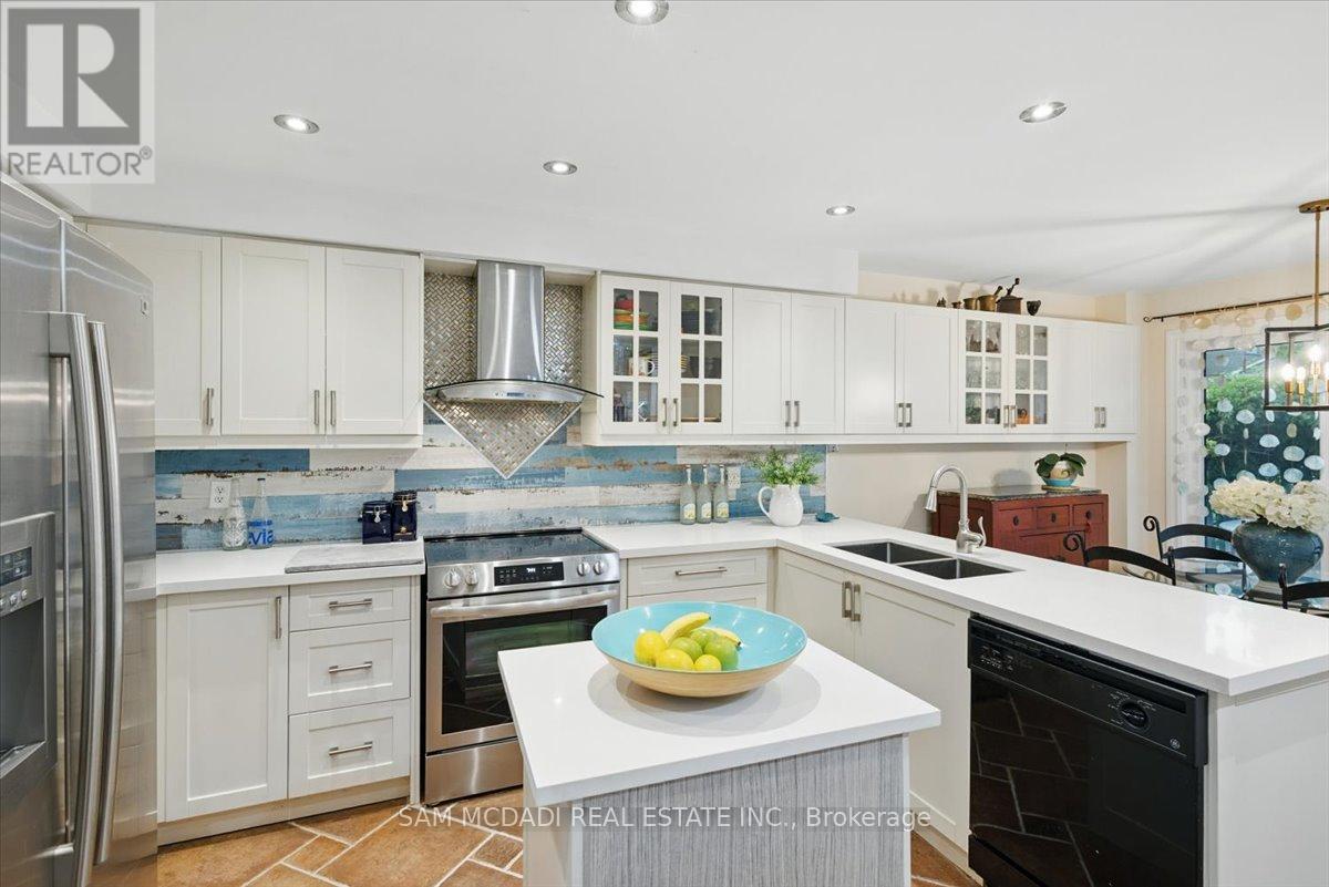 6074 Leeside Crescent, Mississauga (Central Erin Mills), Ontario  L5M 5K6 - Photo 10 - W12445801