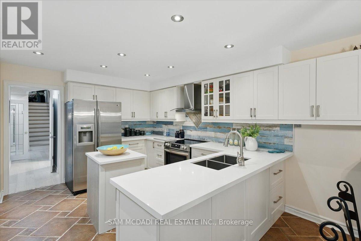 6074 Leeside Crescent, Mississauga (Central Erin Mills), Ontario  L5M 5K6 - Photo 12 - W12445801