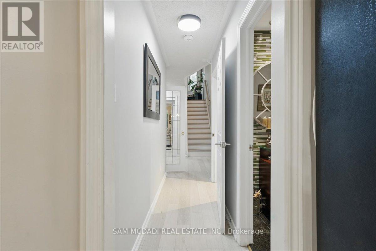 6074 Leeside Crescent, Mississauga (Central Erin Mills), Ontario  L5M 5K6 - Photo 13 - W12445801
