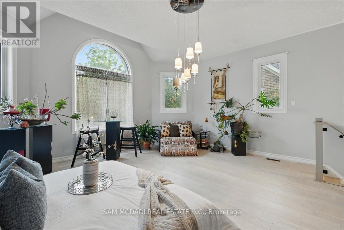 6074 Leeside Crescent, Mississauga (Central Erin Mills), Ontario  L5M 5K6 - Photo 17 - W12445801