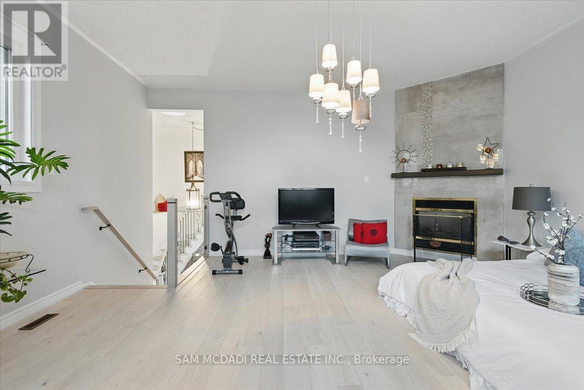 6074 Leeside Crescent, Mississauga (Central Erin Mills), Ontario  L5M 5K6 - Photo 18 - W12445801