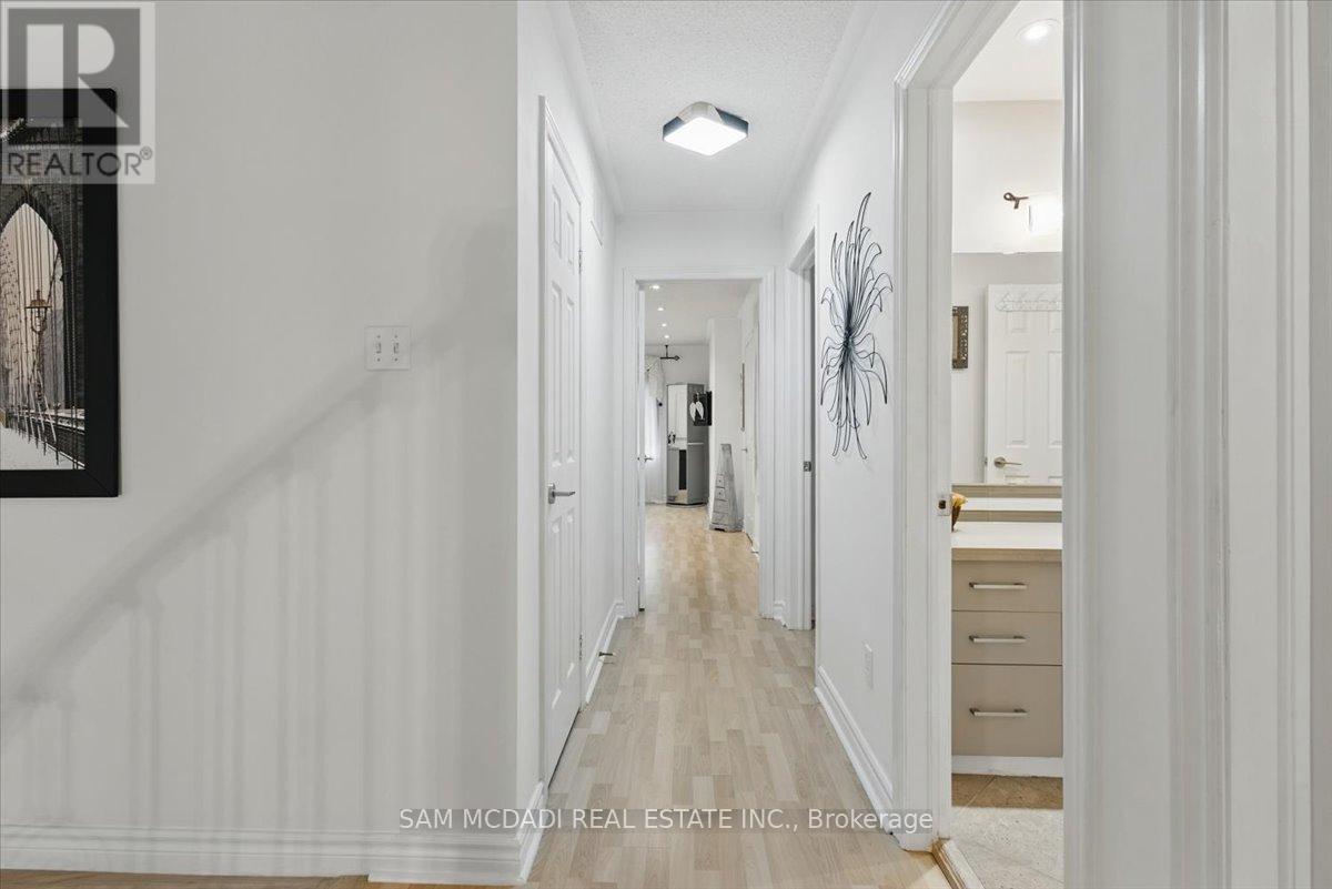 6074 Leeside Crescent, Mississauga (Central Erin Mills), Ontario  L5M 5K6 - Photo 20 - W12445801
