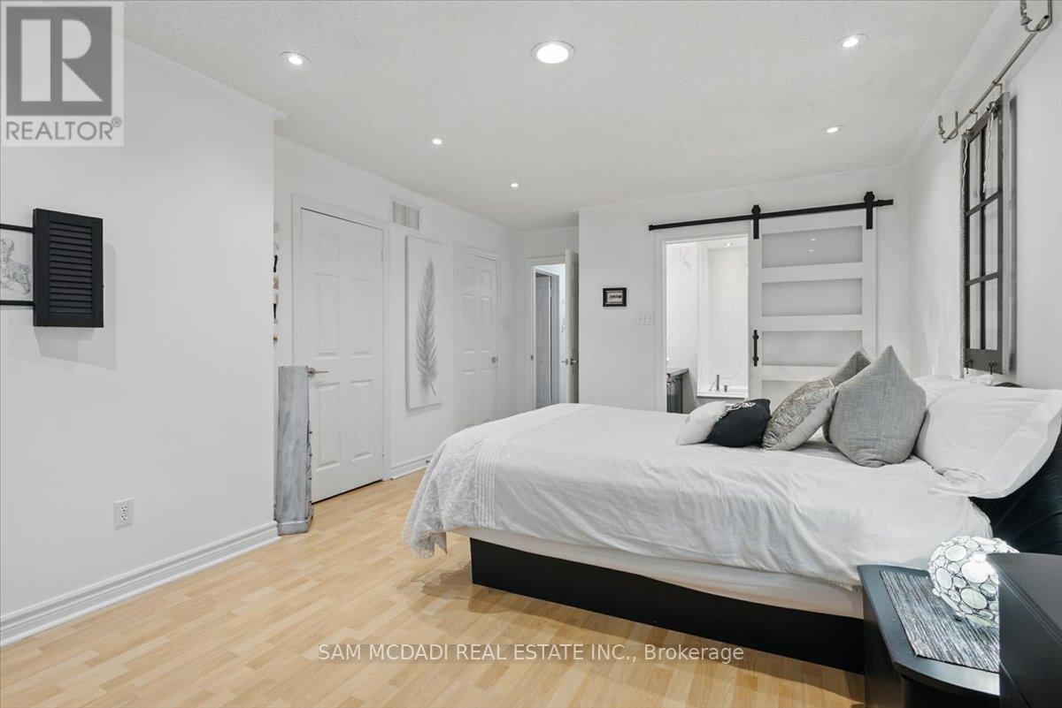 6074 Leeside Crescent, Mississauga (Central Erin Mills), Ontario  L5M 5K6 - Photo 22 - W12445801