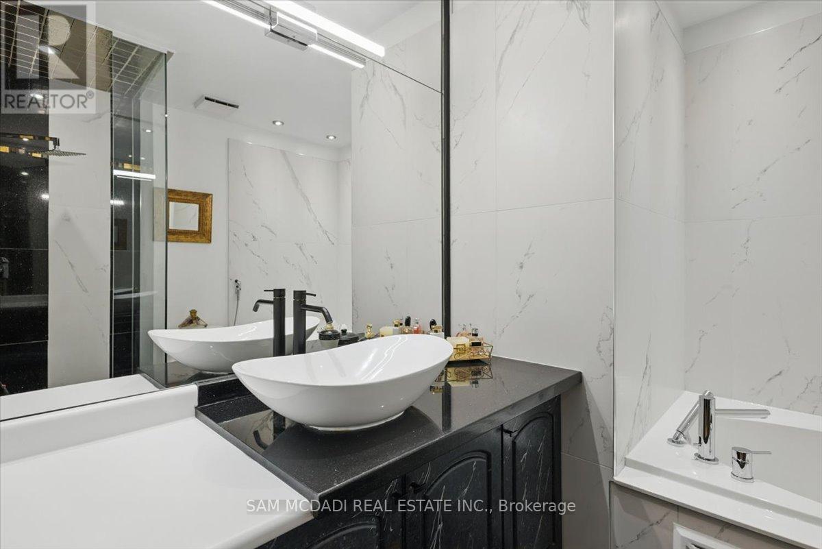 6074 Leeside Crescent, Mississauga (Central Erin Mills), Ontario  L5M 5K6 - Photo 23 - W12445801