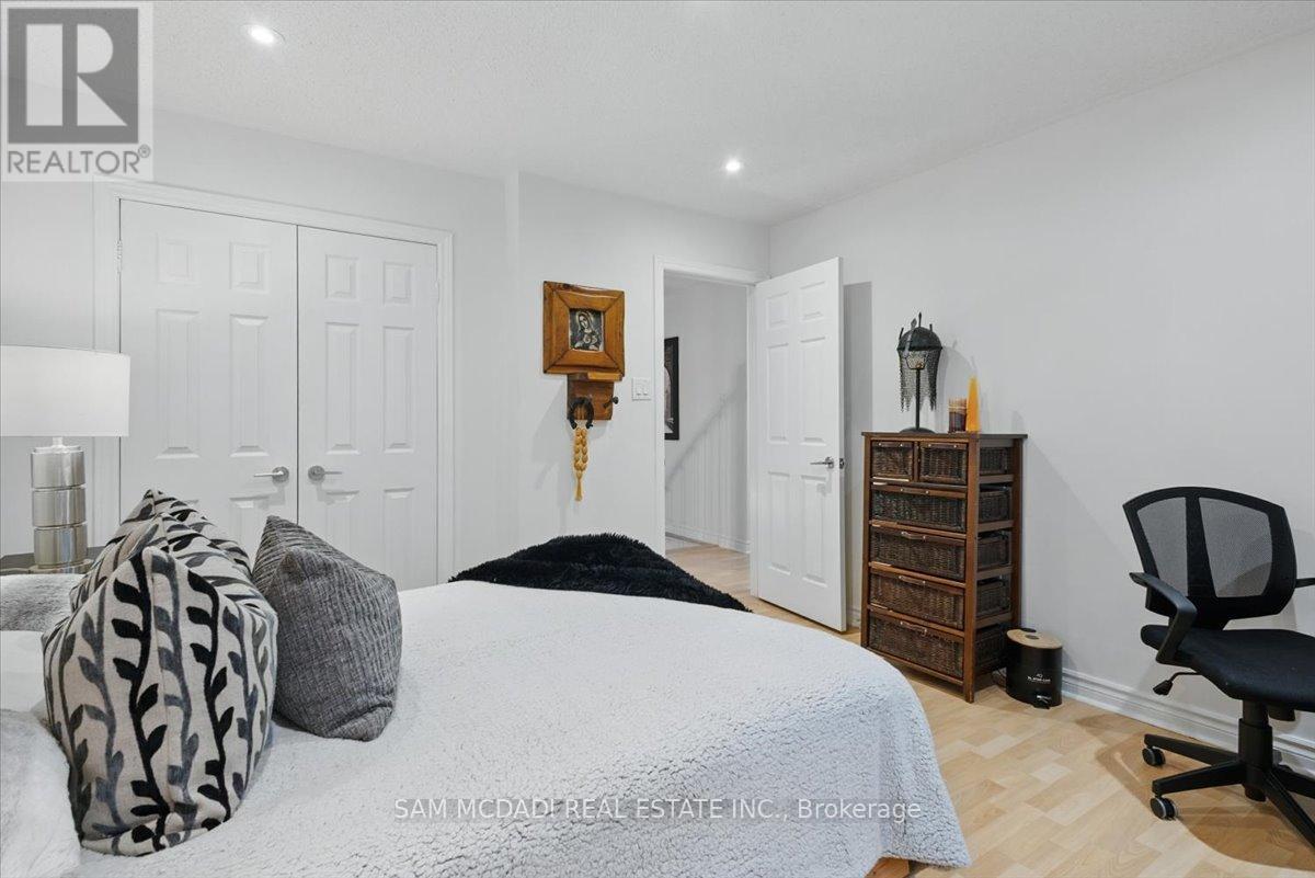 6074 Leeside Crescent, Mississauga (Central Erin Mills), Ontario  L5M 5K6 - Photo 30 - W12445801