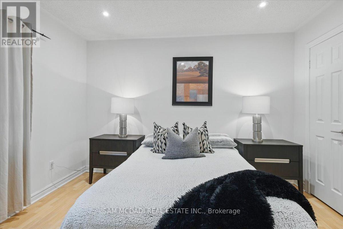 6074 Leeside Crescent, Mississauga (Central Erin Mills), Ontario  L5M 5K6 - Photo 31 - W12445801