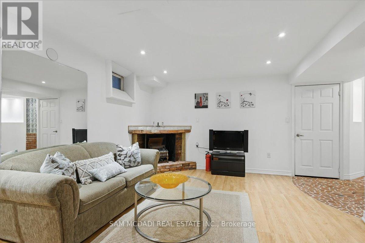 6074 Leeside Crescent, Mississauga (Central Erin Mills), Ontario  L5M 5K6 - Photo 34 - W12445801