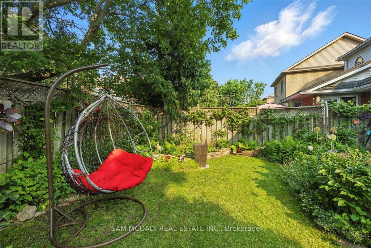 6074 Leeside Crescent, Mississauga (Central Erin Mills), Ontario  L5M 5K6 - Photo 39 - W12445801