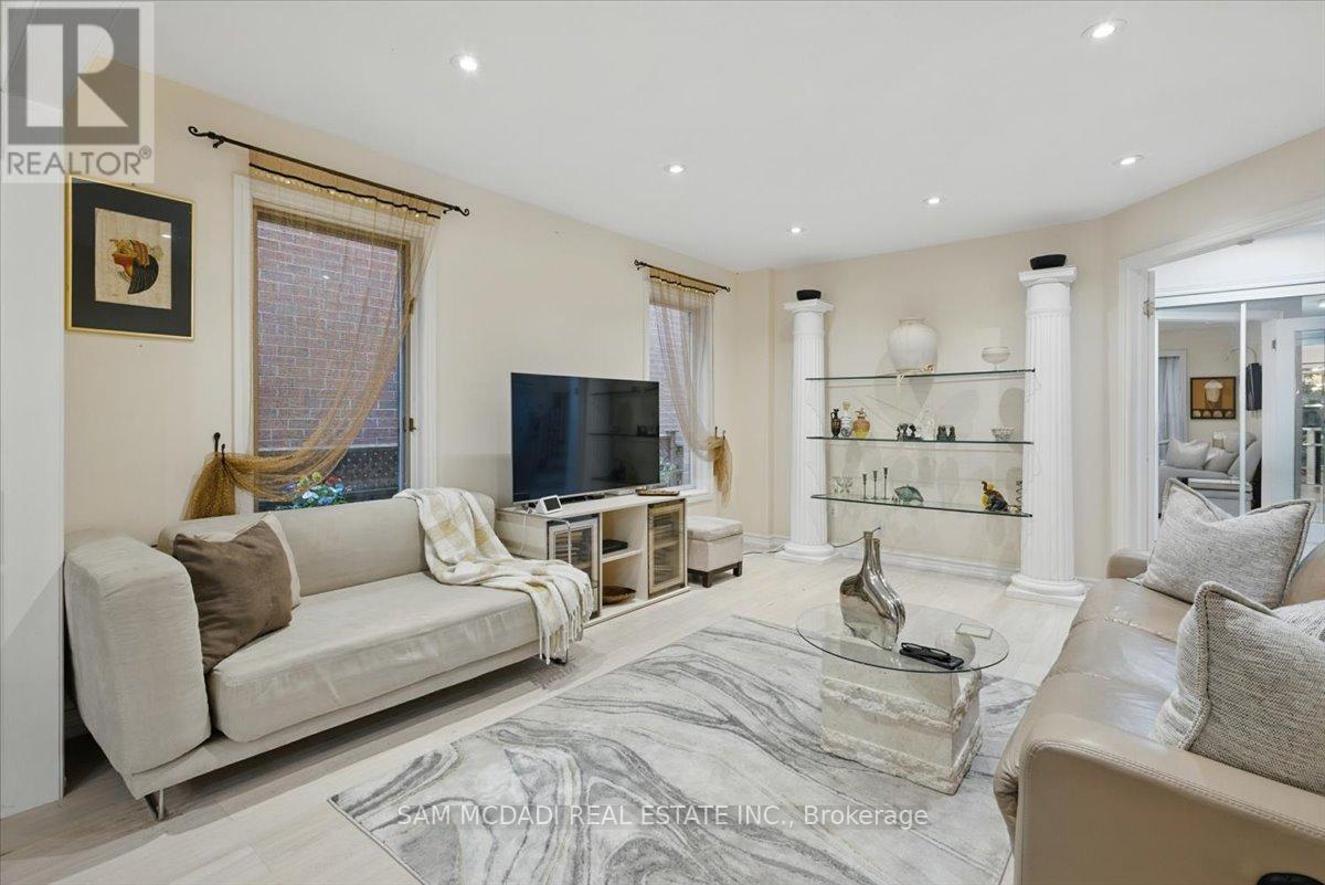 6074 Leeside Crescent, Mississauga (Central Erin Mills), Ontario  L5M 5K6 - Photo 6 - W12445801