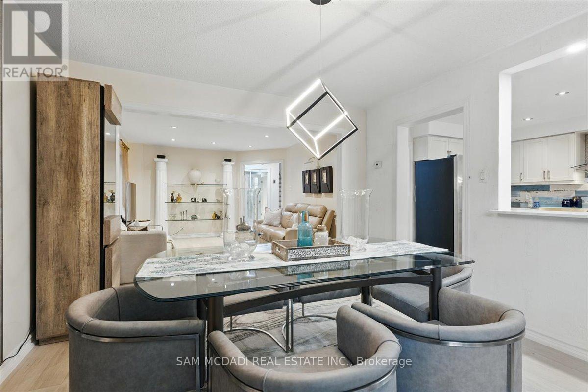 6074 Leeside Crescent, Mississauga (Central Erin Mills), Ontario  L5M 5K6 - Photo 7 - W12445801
