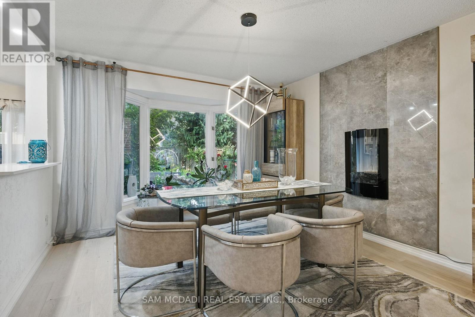 6074 Leeside Crescent, Mississauga (Central Erin Mills), Ontario  L5M 5K6 - Photo 9 - W12445801