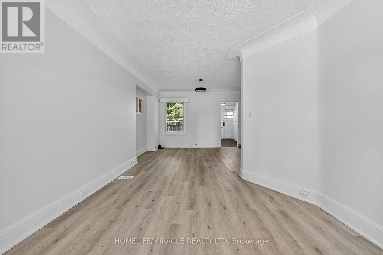 463 Dunsmure Road, Hamilton (Crown Point), Ontario  L8L 1X4 - Photo 10 - X12445804