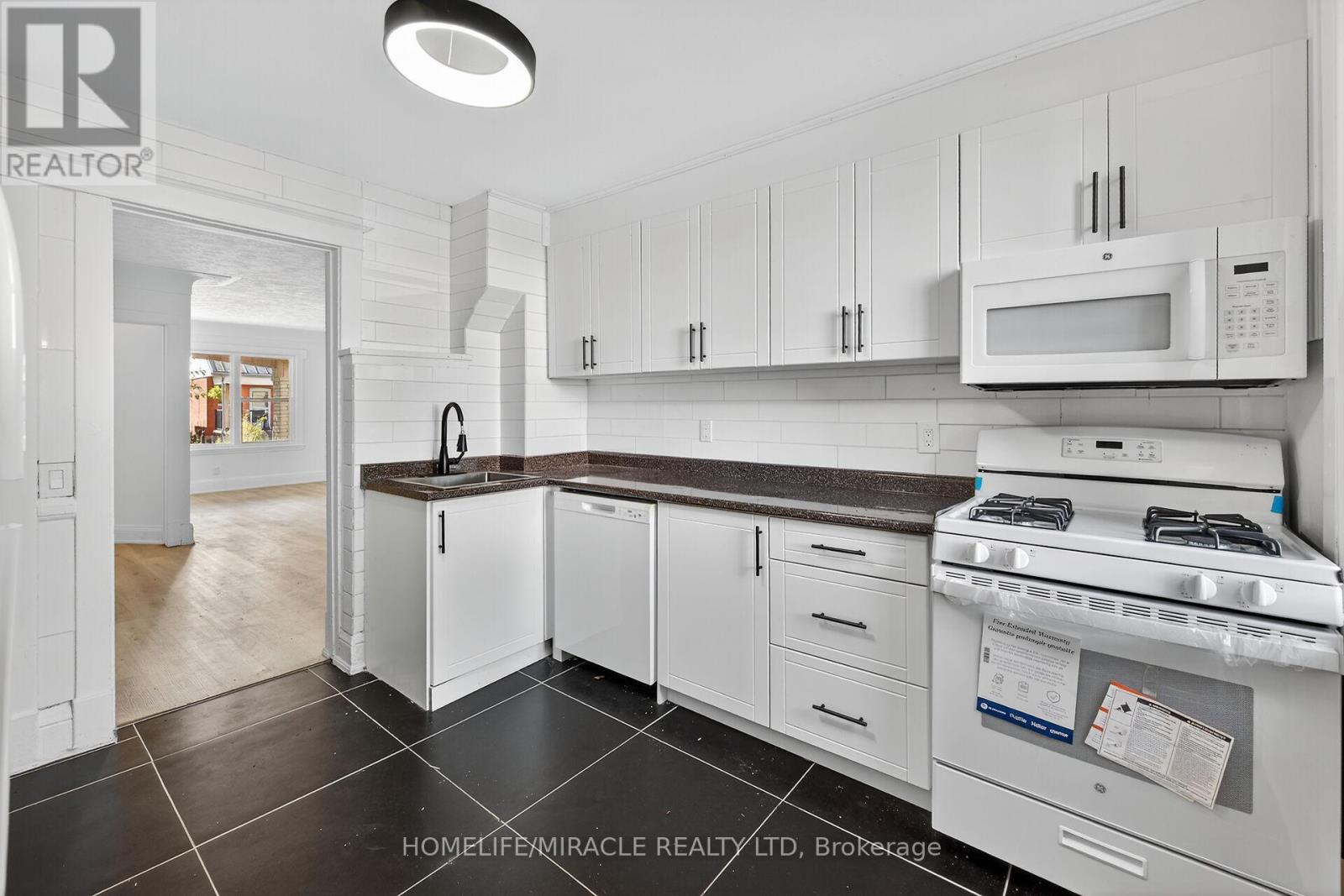 463 Dunsmure Road, Hamilton (Crown Point), Ontario  L8L 1X4 - Photo 14 - X12445804