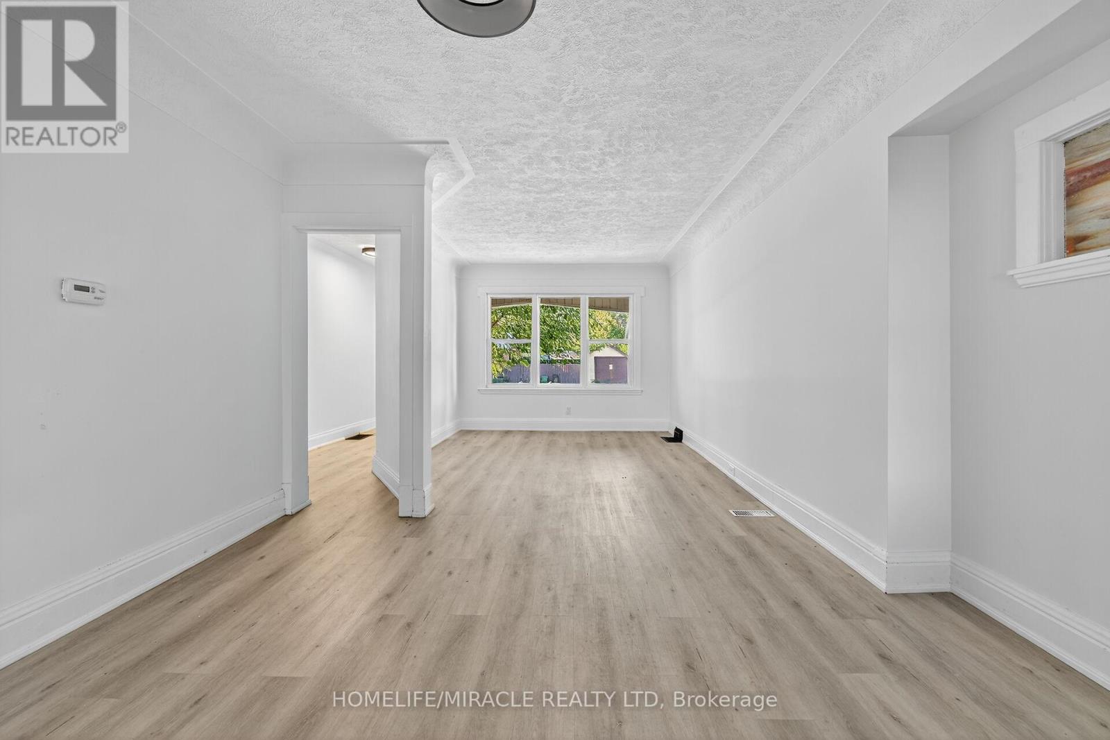 463 Dunsmure Road, Hamilton (Crown Point), Ontario  L8L 1X4 - Photo 7 - X12445804