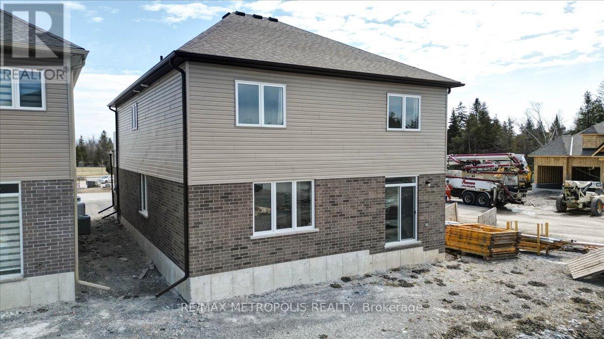 78 Hillcroft Way, Kawartha Lakes, Ontario  K0M 1A0 - Photo 38 - X12445806