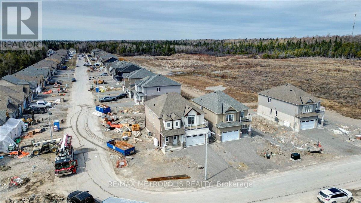 78 Hillcroft Way, Kawartha Lakes, Ontario  K0M 1A0 - Photo 5 - X12445806