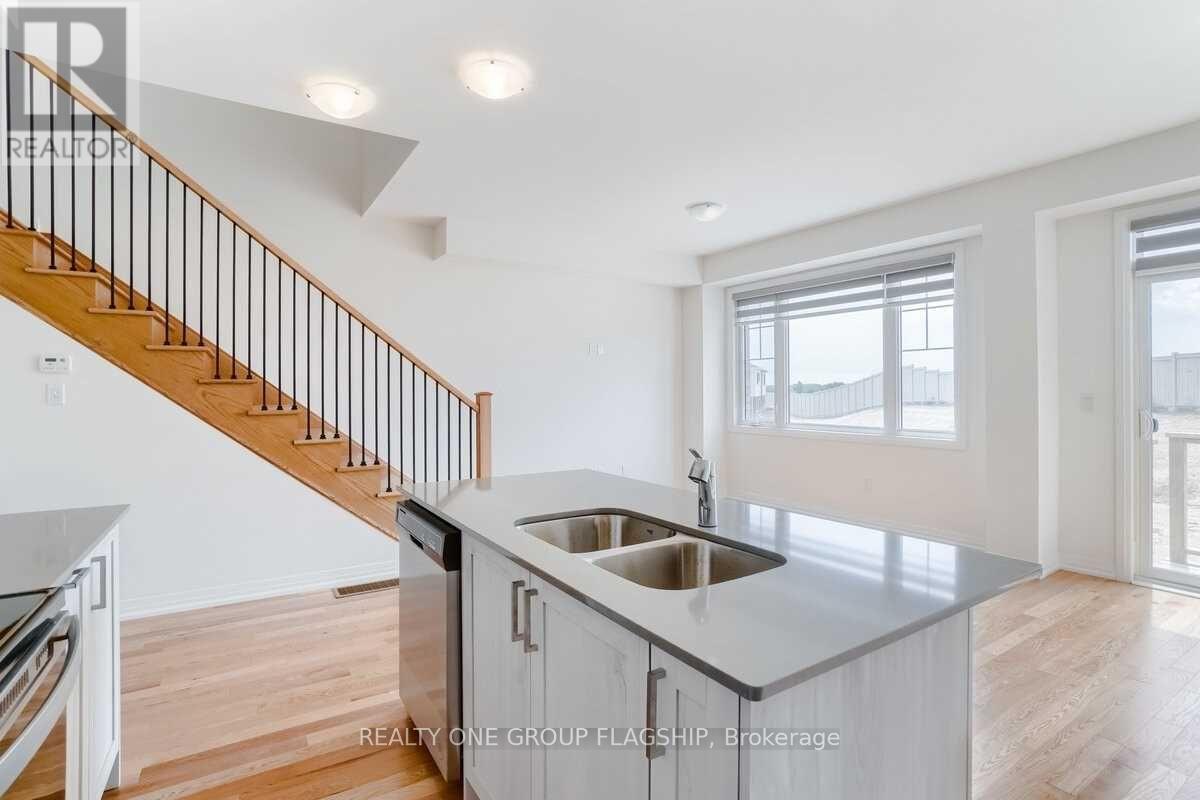 269 Provident Way N, Hamilton (Mount Hope), Ontario  L0R 1W0 - Photo 3 - X12445817