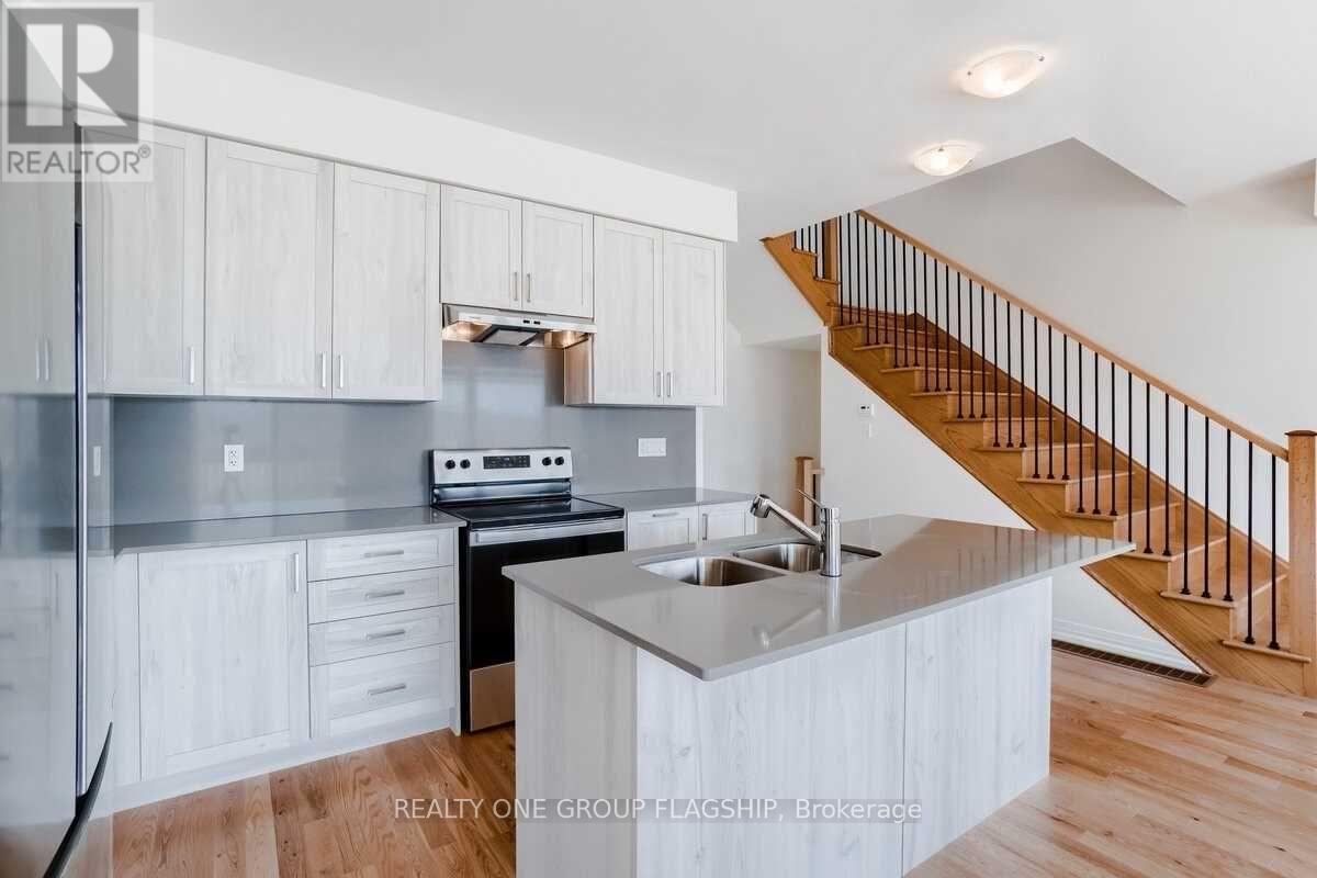 269 Provident Way N, Hamilton (Mount Hope), Ontario  L0R 1W0 - Photo 4 - X12445817