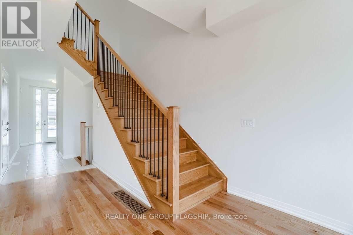 269 Provident Way N, Hamilton (Mount Hope), Ontario  L0R 1W0 - Photo 7 - X12445817