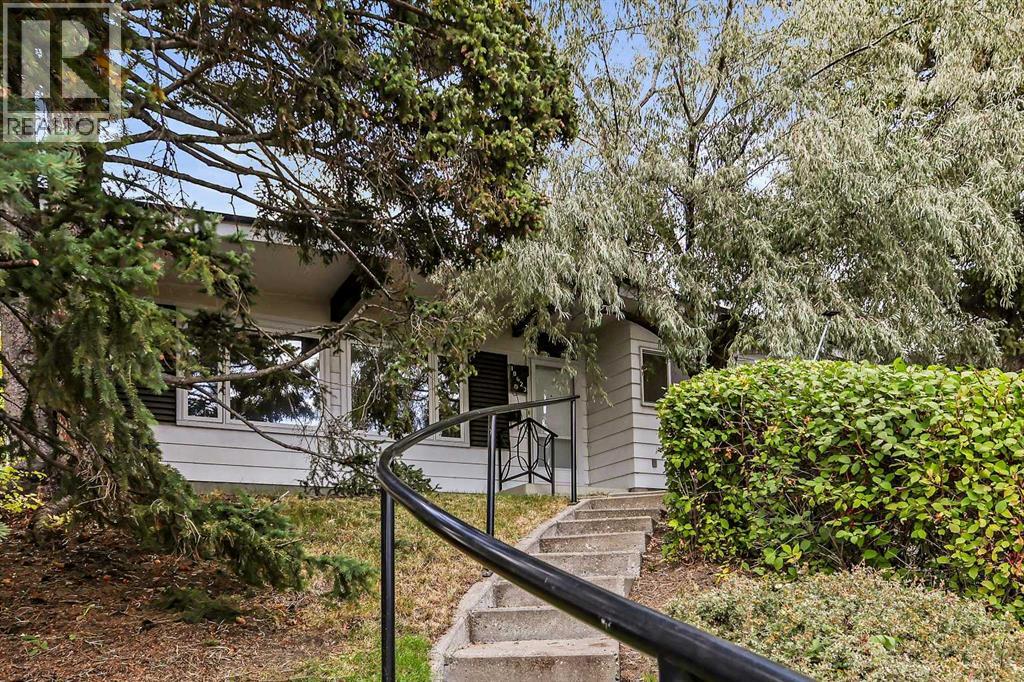 10623 Bradbury Drive Sw, Calgary, Alberta  T2W 1A9 - Photo 3 - A2259287