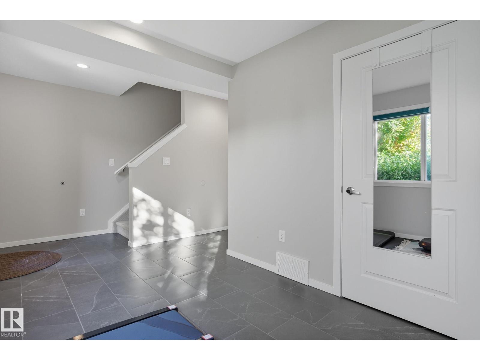 #29 1075 Rosenthal Bv Nw, Edmonton, Alberta  T5T 7G5 - Photo 7 - E4460948