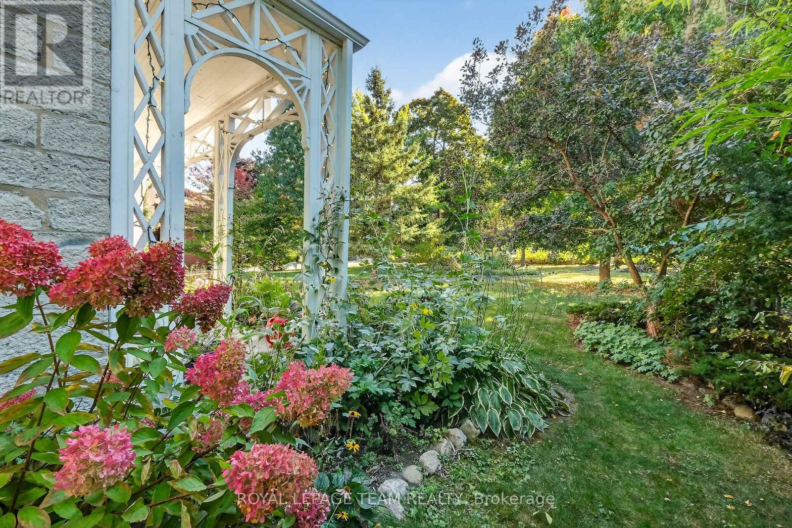 6 - 635 Richmond Road, Ottawa, Ontario  K2A 0G6 - Photo 41 - X12442528