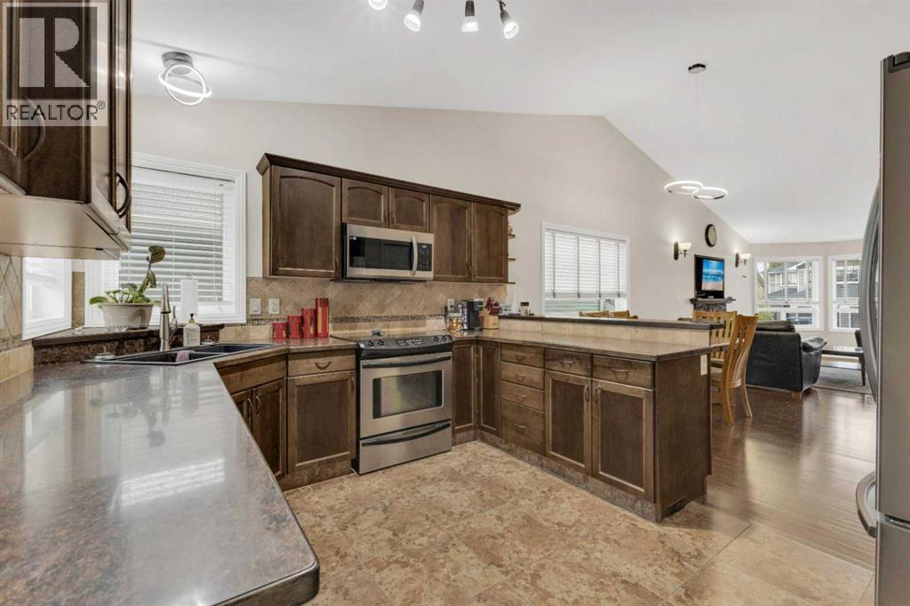 63 Vincent Close, Red Deer, Alberta  T4R 0H7 - Photo 5 - A2261868