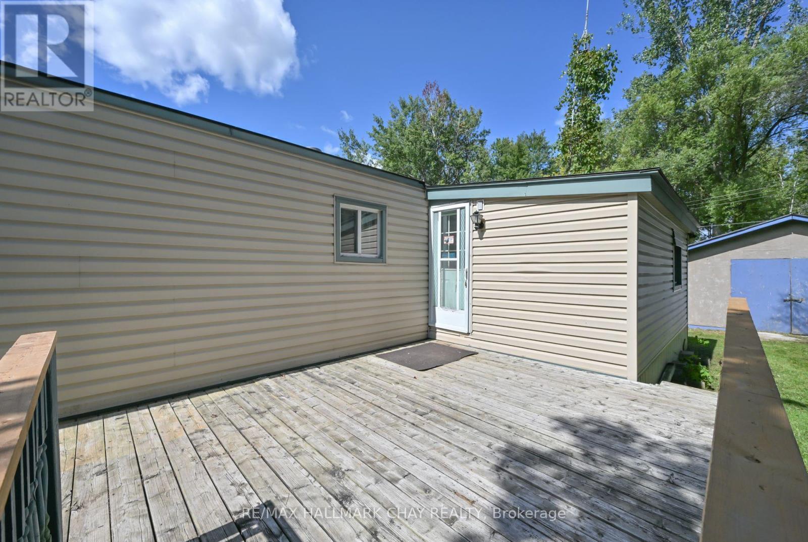32 Shamrock Crescent, Essa, Ontario  L3W 0A5 - Photo 3 - N12390527