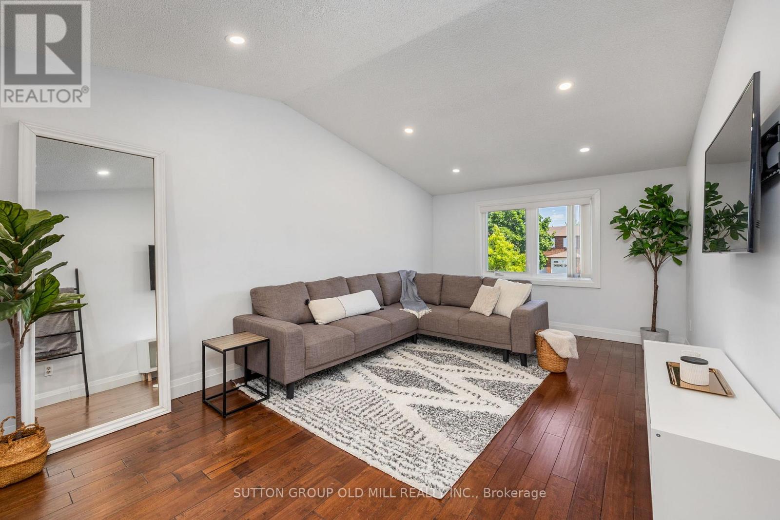 4336 Lee Drive, Mississauga (Rathwood), Ontario  L4W 4A8 - Photo 14 - W12445822
