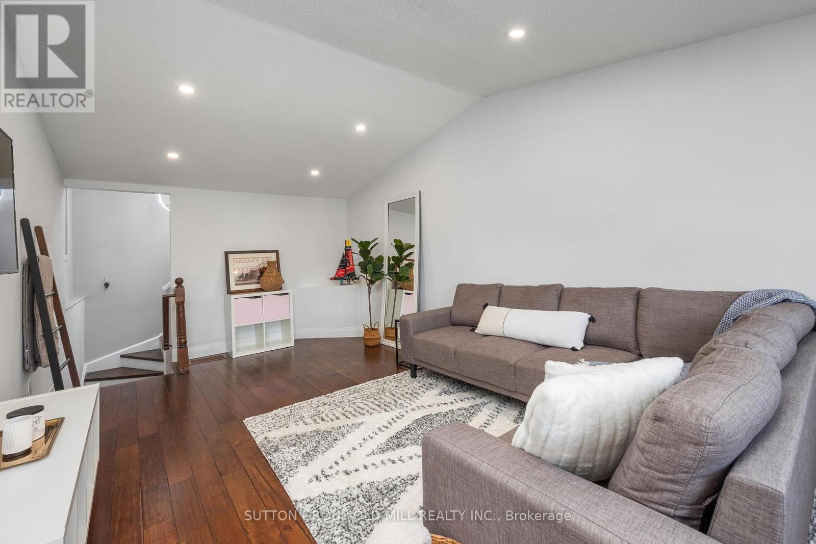 4336 Lee Drive, Mississauga (Rathwood), Ontario  L4W 4A8 - Photo 15 - W12445822