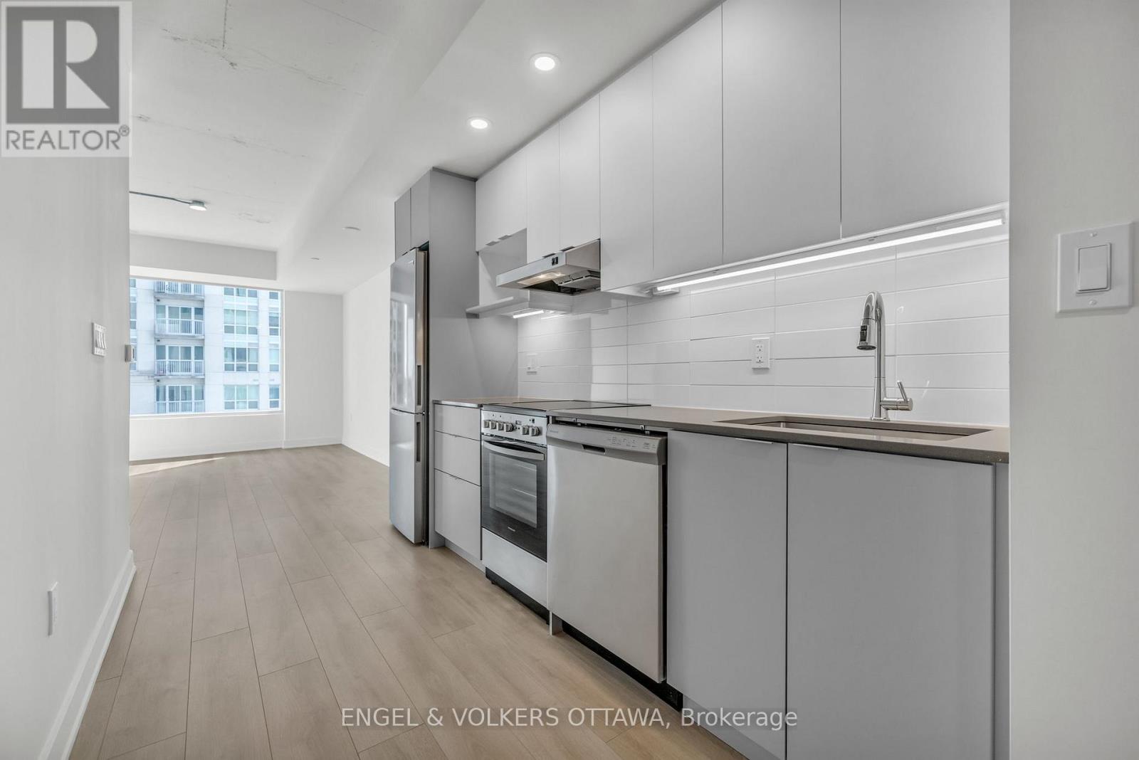 2207 - 199 Rideau Street, Ottawa, Ontario  K1N 0E9 - Photo 2 - X12445844