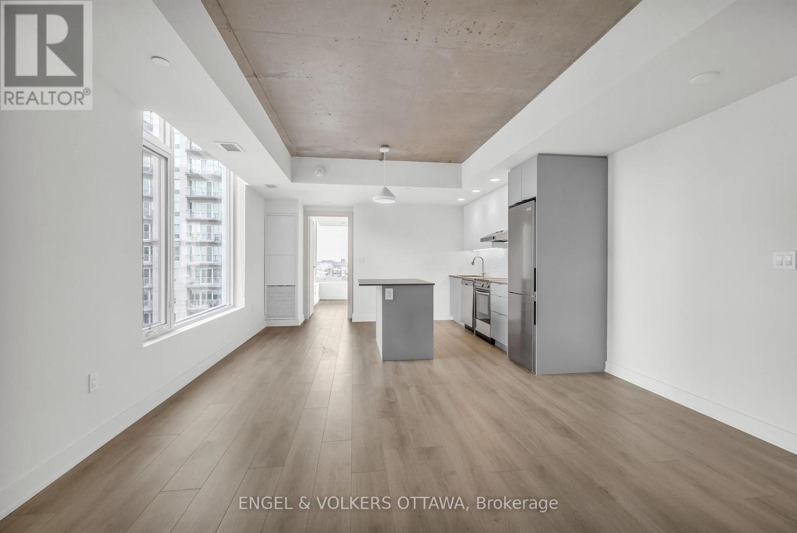 2104 - 199 Rideau Street, Ottawa, Ontario  K1N 0E9 - Photo 2 - X12445859