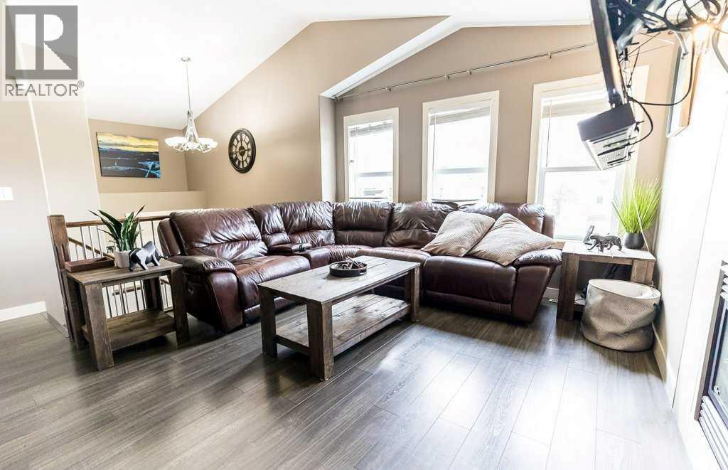 327 Lancaster Drive, Red Deer, Alberta  T4R 0R1 - Photo 2 - A2262338