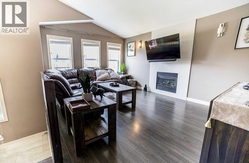 327 Lancaster Drive, Red Deer, Alberta  T4R 0R1 - Photo 3 - A2262338